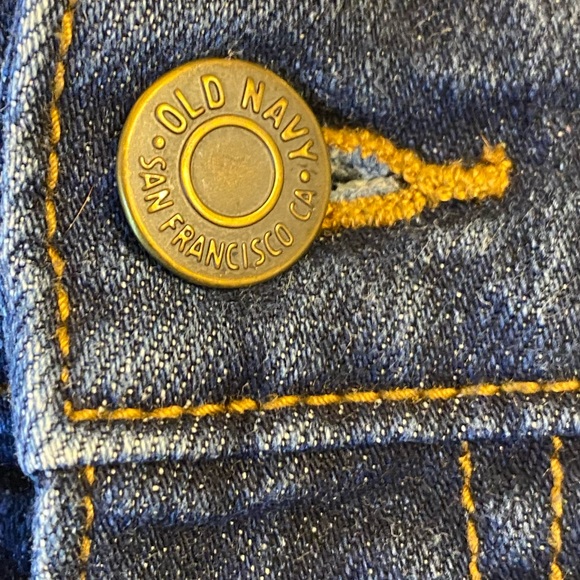 Old Navy rolled cuff shorts - Picture 3 of 4